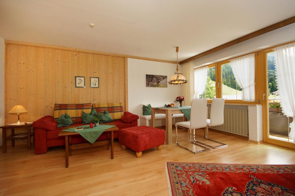 Gaestehaus Schuler Riezlern Pokoj fotografie